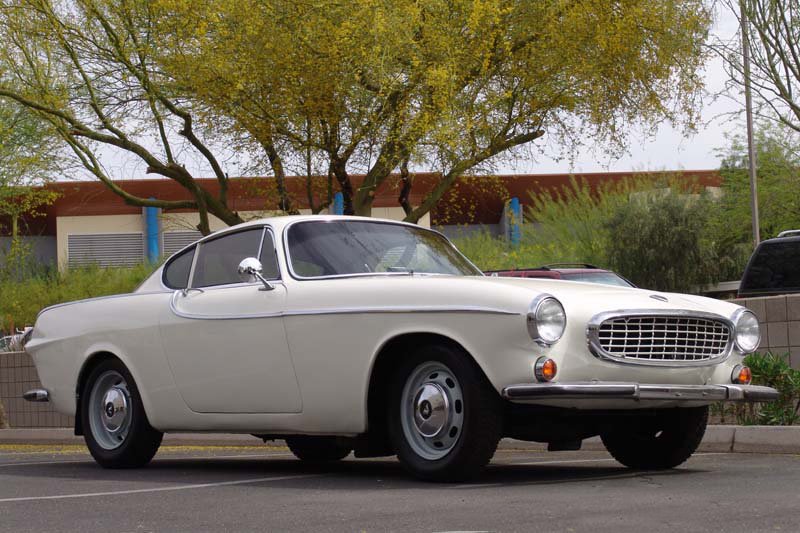 vintage Volvo P1800 coupé